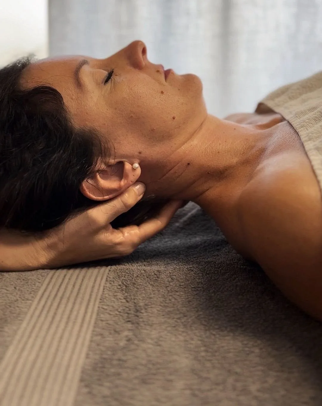 Rituale di relax profondo su viso e cuoio capelluto