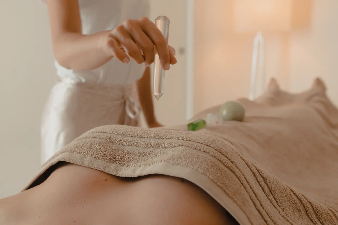 Trattamento energetico Pranic Healing con cristalli