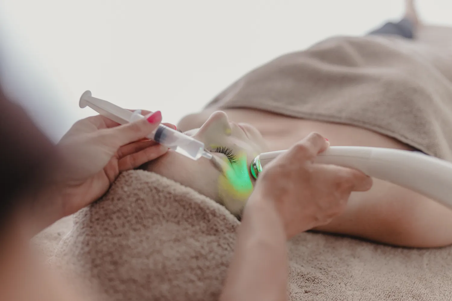 Trattamento viso biorivitalizzante